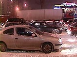 Москва встала из-за снегопада и гололедицы