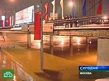 В Москве затопило Рублевское шоссе: глубина 2 метра