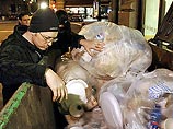 Это не клошары, а обеспеченные работой люди, питающиеся выброшенными продуктами из идейных соображений. Имя им "фриганы" Это не клошары, а обеспеченные работой люди, питающиеся выброшенными продуктами из идейных соображений. Имя им "фриганы"