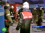 Ранее заместитель начальника главного управления МЧС РФ по Москве Юрий Седельников сообщил, что под завалами остаются, предположительно, десятки людей. По его данным, из-под завалов на этот момент удалось спасти 10 человек