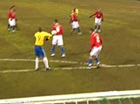 На 15-й минуте матча Роналдо забил гол рукой в ворота сборной России