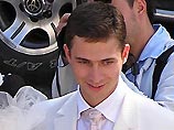 22-летний Владимир Кириенко - старший сын руководителя Росатома. В 2000 году он поступил в Нижегородский филиал Высшей школы экономики, а в 2004 году окончил ее уже в Москве. Входил в советы директоров банка "Гарантия", созданного его отцом в 1994 году 22-летний Владимир Кириенко - старший сын руководителя Росатома. В 2000 году он поступил в Нижегородский филиал Высшей школы экономики, а в 2004 году окончил ее уже в Москве. Входил в советы директоров банка "Гарантия", созданного его отцом в 1994 году