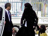 В прошлом месяце М. Джексон подвергся насмешкам за то, что появился на публике в мусульманской женской одежде В прошлом месяце М. Джексон подвергся насмешкам за то, что появился на публике в мусульманской женской одежде