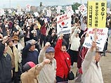 Около 35 тысяч жителей Окинавы вышли на улицу с требованием вывести американскую базу с острова