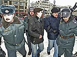 В Москве ОМОН разогнал акцию, не дав ее участникам сжечь чучела Путина, Буша и Блэра