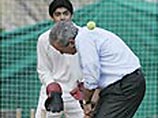 Дело в том, что во время партии в популярную в Пакистане игру - крикет, прошедшую в посольстве США, американский президент получил мячом по плечу, сообщает smh.com.au