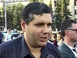 Между тем один из организаторов акции, лидер консервативной партии Грузии Коба Давиташвили заявил журналистам: "Президент Саакашвили грубо нарушает Конституцию, не позволяя людям проводить митинг"