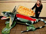 Умелец в Гане начал выпускать гробы в виде акулы или кроссовка - чтобы не было грустно Умелец в Гане начал выпускать гробы в виде акулы или кроссовка - чтобы не было грустно