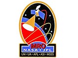 Зал Центра управления полетом в Лаборатории реактивного движения в Пасадене (штат Калифорния) взорвался восторженными возгласами и аплодисментами, когда восстановилась радиосвязь с аппаратом после его выхода из-за Марса