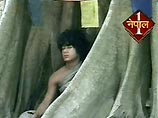 16-летний непальский подросток, по имени Пама Бахадура Банджан в течение десяти месяцев сидел под деревом в позе лотоса перед стечением верующих