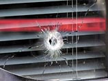 По словам представителя полиции, в ресторане находились около 40 человек, когда в помещение ворвался человек, вооруженный полуавтоматическим пистолетом и револьвером, и начал стрелять По словам представителя полиции, в ресторане находились около 40 человек, когда в помещение ворвался человек, вооруженный полуавтоматическим пистолетом и револьвером, и начал стрелять