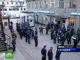 15 марта около 21:00 Ходорковский вернулся в отряд после встречи с адвокатом Кариной Москаленко. Потом в комнате совета отряда он вместе с еще одним заключенным начал пить чай. За этим преступным занятием их и застал дежурный 15 марта около 21:00 Ходорковский вернулся в отряд после встречи с адвокатом Кариной Москаленко. Потом в комнате совета отряда он вместе с еще одним заключенным начал пить чай. За этим преступным занятием их и застал дежурный