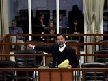 Бывший президент Ирака Саддам Хусейн, обвиняемый вместе с группой своих ближайших сподвижников в причастности к убийству 148 крестьян деревни Ад-Дуджейль, выступает против переноса заседаний суда за пределы Ирака Бывший президент Ирака Саддам Хусейн, обвиняемый вместе с группой своих ближайших сподвижников в причастности к убийству 148 крестьян деревни Ад-Дуджейль, выступает против переноса заседаний суда за пределы Ирака