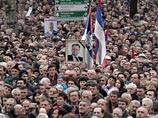 Траурный кортеж с телом Слободана Милошевича прибыл в его родной город Пожаревац, где сегодня пройдут похороны бывшего югославского лидера Траурный кортеж с телом Слободана Милошевича прибыл в его родной город Пожаревац, где сегодня пройдут похороны бывшего югославского лидера