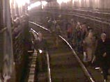 Тоннель и вагон в московском метро пробила свая рекламного щита Тоннель и вагон в московском метро пробила свая рекламного щита