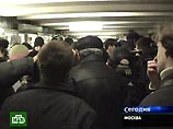 Тоннель и вагон в московском метро пробила свая рекламного щита Тоннель и вагон в московском метро пробила свая рекламного щита