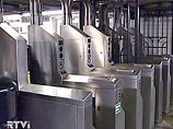 В Лос-Анджелесе встало метро: на рельсы с 40 метровой высоты рухнул грузовик с людьми В Лос-Анджелесе встало метро: на рельсы с 40 метровой высоты рухнул грузовик с людьми