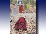 Исчезнувший непальский подросток, которого считают новым воплощением Будды вновь ненадолго появился в минувшее воскресенье перед своими почитателями