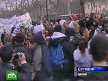 Вслед за студентами на улицы Франции вышли  лицеисты: в Париже разбито 50 автомашин  