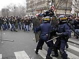 Во время молодежной манифестации близ Парижа во вторник совершено нападение на французскую журналистку, которая работает в газете Le Parisien. Акция проходила в городе Савиньи-ле-Танпль в департаменте Сена-и-Марна Во время молодежной манифестации близ Парижа во вторник совершено нападение на французскую журналистку, которая работает в газете Le Parisien. Акция проходила в городе Савиньи-ле-Танпль в департаменте Сена-и-Марна