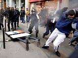 Во время манифестации близ Парижа 15 хулиганов напали на французскую журналистку