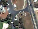 Второй раз на снимках австралийского города Перт, взятых из сервиса Google Earth, обнаружена аномалия - одна из машин буквально парит в воздухе Второй раз на снимках австралийского города Перт, взятых из сервиса Google Earth, обнаружена аномалия - одна из машин буквально парит в воздухе