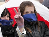 В Белоруссии продолжается несанкционированная властями акция сторонников кандидата в президенты Александра Милинкевича