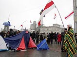 В Минске продолжается митинг оппозиции, но на нем остаются только те, кому "уже нечего терять" В Минске продолжается митинг оппозиции, но на нем остаются только те, кому "уже нечего терять"