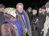Сразу после состоявшихся консультаций Милинкевич и его приближенные, игнорируя достигнутую договоренность, обратились с призывом оставаться на площади и продолжать акцию бессрочно Сразу после состоявшихся консультаций Милинкевич и его приближенные, игнорируя достигнутую договоренность, обратились с призывом оставаться на площади и продолжать акцию бессрочно
