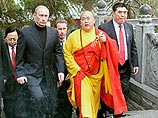 Путин побывал в буддийском монастыре Шаолинь, но отказался соревноваться с монахами