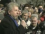 Лидер белорусской оппозиции Александр Милинкевич возложил ответственность за последствия разгона сторонников оппозиции в Минске на другого оппозиционера Александра Козулина, призвавшего людей пойти к спецприемнику-распределителю "Окрестино" Лидер белорусской оппозиции Александр Милинкевич возложил ответственность за последствия разгона сторонников оппозиции в Минске на другого оппозиционера Александра Козулина, призвавшего людей пойти к спецприемнику-распределителю "Окрестино"