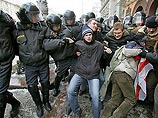 "Соединенные Штаты осуждают применение силы белорусскими властями против мирных демонстрантов в Минске, - говорится в распространенном в субботу заявлении официального представителя госдепартамента США Шона Маккормака "Соединенные Штаты осуждают применение силы белорусскими властями против мирных демонстрантов в Минске, - говорится в распространенном в субботу заявлении официального представителя госдепартамента США Шона Маккормака