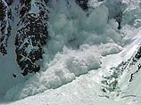 На месте схода снежной лавины близ Петропавловска-Камчатского спасены два человека, сообщил "Интерфаксу" представитель МЧС России в воскресенье