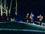 Поиски троих людей, попавших под снежную лавину в районе вулкана Вилючинский на Камчатке, приостановлены около 15:00 понедельника по местному времени (6:00 по московскому времени) по требованию специалистов противолавинной службы