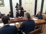 "Это лоббисты... - грозно произнес, наконец, ключевую фразу президент. - Они думают о своих интересах... А вы должны думать об интересах народа", - попенял Путин министрам "Это лоббисты... - грозно произнес, наконец, ключевую фразу президент. - Они думают о своих интересах... А вы должны думать об интересах народа", - попенял Путин министрам