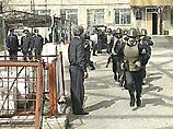 В Хасавюрте силовики блокировали дом с боевиками В Хасавюрте силовики блокировали дом с боевиками