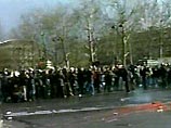Беспорядки в Париже: для грабежа манифестантов подтянулась молодежь из пригородов (ФОТО) Беспорядки в Париже: для грабежа манифестантов подтянулась молодежь из пригородов (ФОТО)