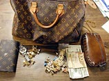 В США супругам вернули потерянную сумочку с драгоценностями на $1 миллион