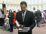 65-летний музыкант, сын шахтера из города Понтипридда в Уэльсе, был принят королевой в Букингемском дворце 65-летний музыкант, сын шахтера из города Понтипридда в Уэльсе, был принят королевой в Букингемском дворце