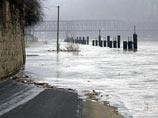 Считается, что именно в четверг речная вода достигнет максимально высокого уровня. Согласно прогнозам, снижение уровня воды в местных реках начнется не ранее воскресенья Считается, что именно в четверг речная вода достигнет максимально высокого уровня. Согласно прогнозам, снижение уровня воды в местных реках начнется не ранее воскресенья