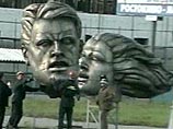 В настоящее время "Рабочий и колхозница" в разобранном виде находятся в ангаре ЦНИИ строительных конструкций В настоящее время "Рабочий и колхозница" в разобранном виде находятся в ангаре ЦНИИ строительных конструкций