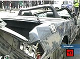 В 11 утра по местному времени, на улице братьев Кашириных автомобиль Mercedes-500, за рулем которого находился 20-летний молодой человек, на огромной скорости вылетел на тротуар, перевернулся и начал кувыркаться