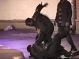 В Сургуте восемь неизвестных избили 15-летнего казахского подростка В Сургуте восемь неизвестных избили 15-летнего казахского подростка