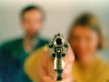План Инны был прост: нанять киллера и снять проблему. Парочка принялась искать исполнителя. Информация дошла до сотрудников управления уголовного розыска ГУВД Ростовской области. Один из оперативников представился киллером План Инны был прост: нанять киллера и снять проблему. Парочка принялась искать исполнителя. Информация дошла до сотрудников управления уголовного розыска ГУВД Ростовской области. Один из оперативников представился киллером