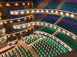 Мариинский театр представит в столице Уэльса Кардиффе свою знаменитую постановку оперного цикла "Кольцо нибелунга" Рихарда Вагнера. Об этом РИА "Новости" сообщили в пресс-службе Wales Millenium Centre, на сцене которого и будет представлен спектакль