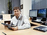 Трудовые будни Билла Гейтса: он работает за тремя мониторами Трудовые будни Билла Гейтса: он работает за тремя мониторами