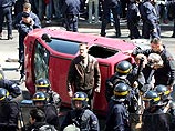 В Париже автомобиль врезался в группу протестующих студентов: пострадали 9 человек В Париже автомобиль врезался в группу протестующих студентов: пострадали 9 человек