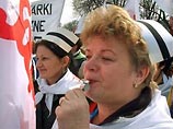 Массовая акция протеста врачей и медсестер практически парализовала в пятинцу работу системы здравоохранения Польши. Требуя у правительства 30-процентного повышения зарплаты, тысячи медиков не вышли в пятинцу на работу