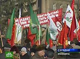 Свыше двух с половиной тысяч жителей Красноярска, по данным органов правопорядка, приняли участие во всероссийской акции протеста, которая направлена "против грабительской реформы ЖКХ" Свыше двух с половиной тысяч жителей Красноярска, по данным органов правопорядка, приняли участие во всероссийской акции протеста, которая направлена "против грабительской реформы ЖКХ"