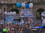 Как сообщает телекомпания НТВ, накануне два фаворита предвыборной гонки - Сильвио Берлускони и Романо Проди, воспользовались последней возможностью привлечь дополнительные голоса. Действующий премьер-министр выступил на многотысячном митинге в Неаполе